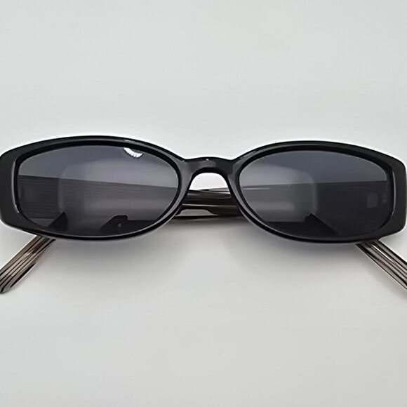 Guess GU6106 BLK-3 Black Frame Grey Lens Rectangular Sunglasses 52-17-140 - Picture 10 of 12